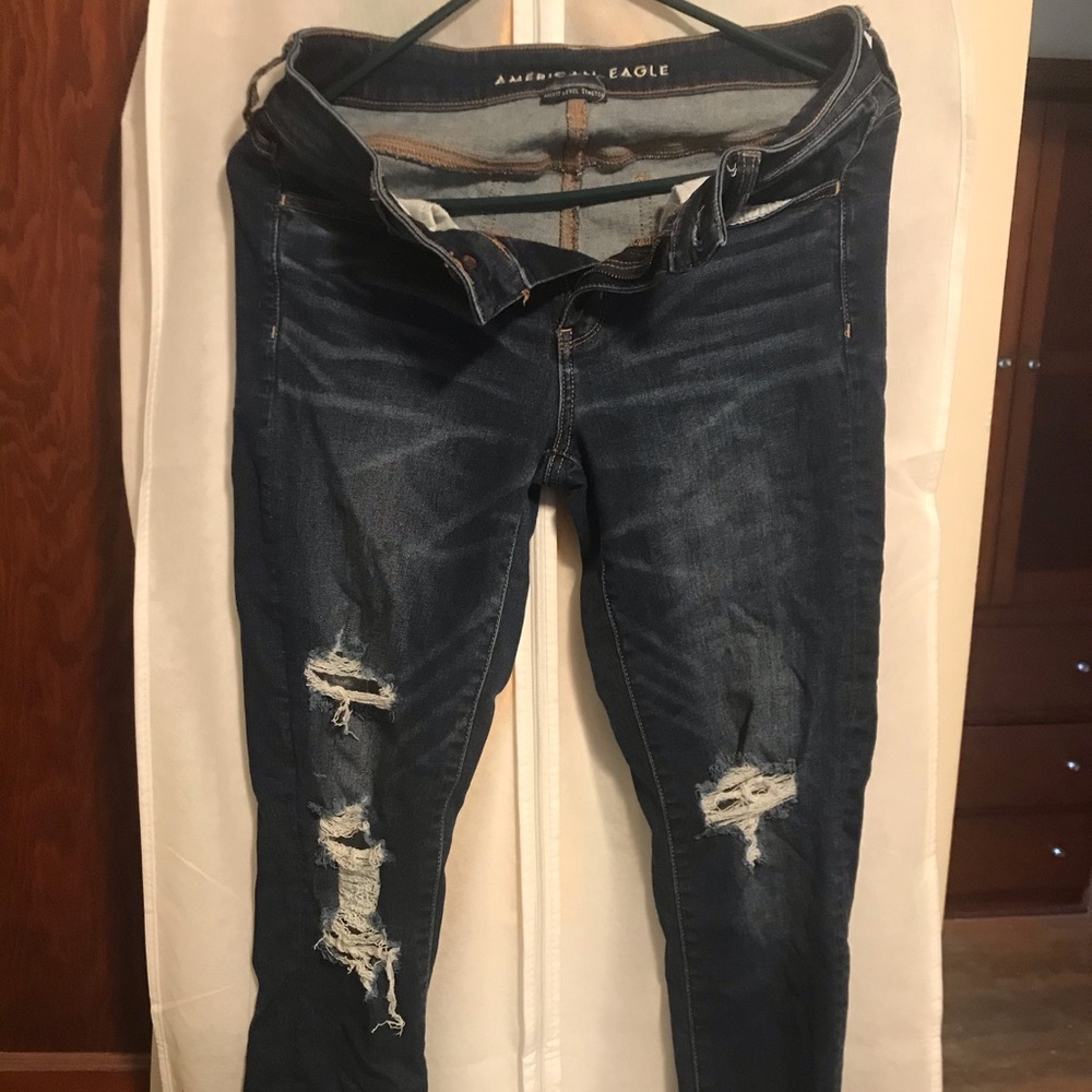 MID RISE RIPPED AMERICAN EAGLE JEANS